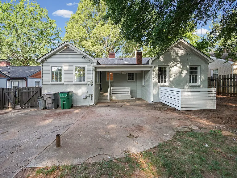 1424 Lyon Ct — Photo 14