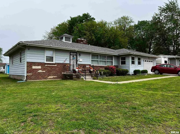 5 Evergreen Dr, Mount Vernon, IL 62864