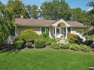 153 Arundel Rd, Paramus, NJ 07652