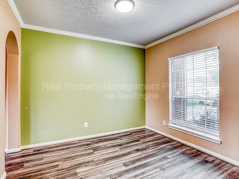 1122 Chase Park Dr — Photo 3