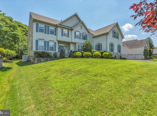 25 Rolling Glen Ct, Mount Laurel, NJ 08054