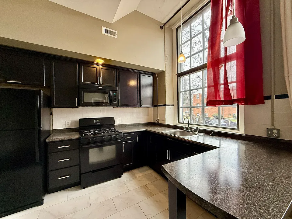 319 E 24 Wetherill #105