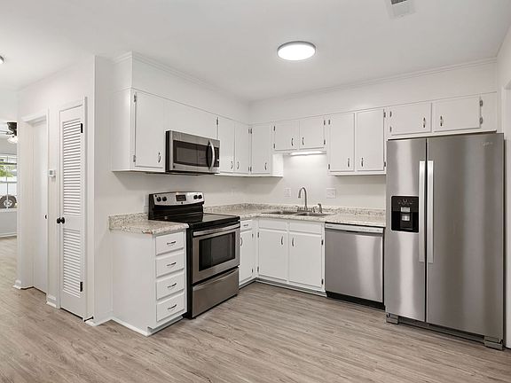 4th image of 270 Fleming Rd APT D