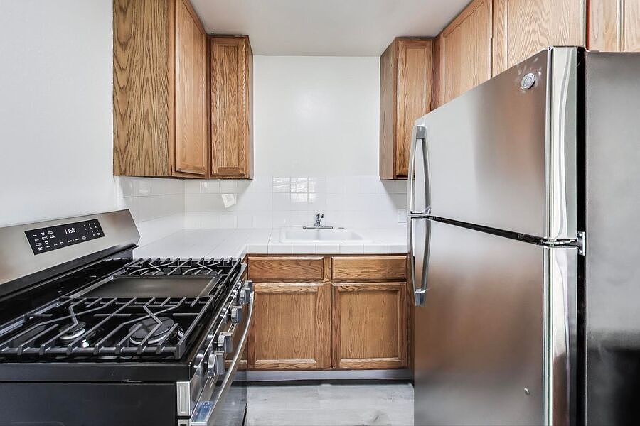 1st image of 1549 San Carlos Ave #2