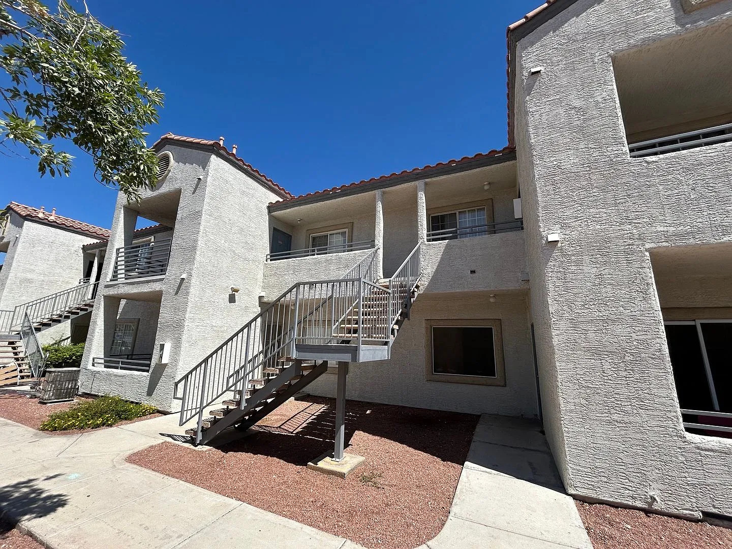 Move In Special: $1000 Off Rent With This Spacious Top Floor 2 Bedroom 2 Bath Condo — Photo 1