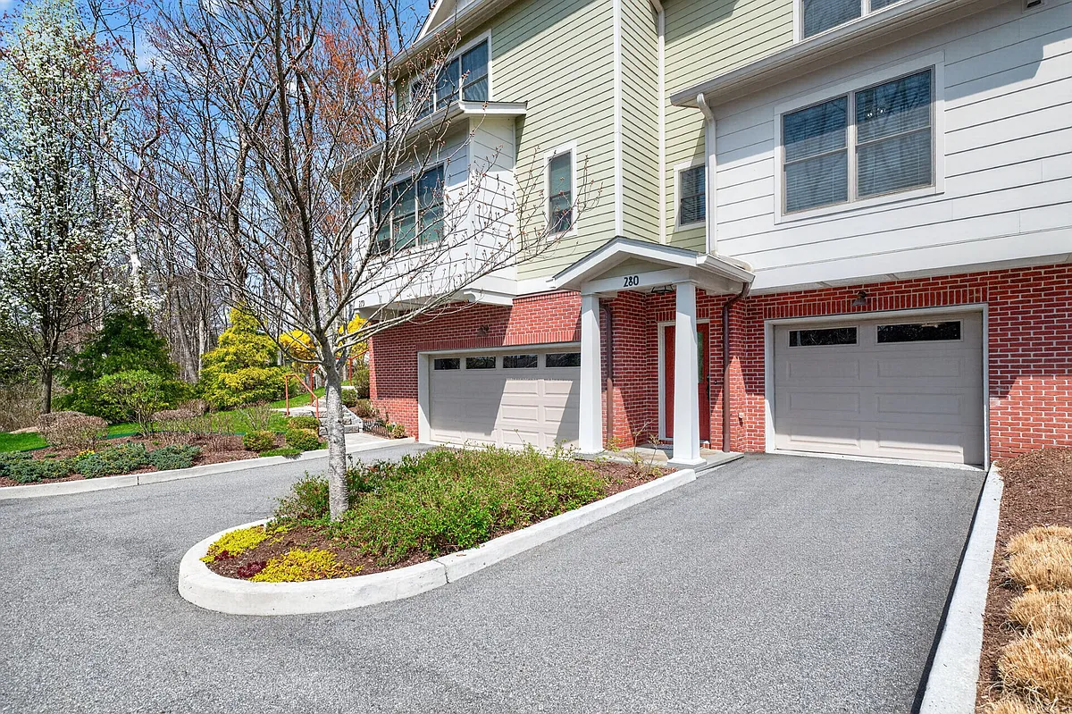 Private entry - 280 Boulder Ridge Rd #2F