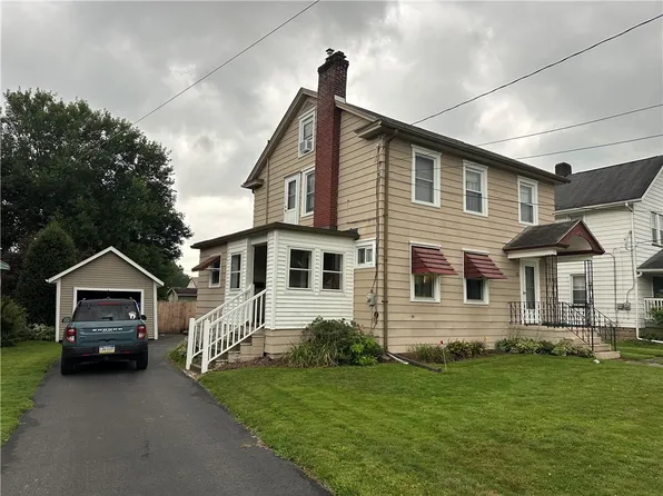 375 Wengler Ave, Sharon, PA 16146
