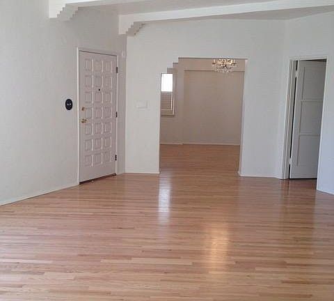 4th image of 1149 S Hayworth Ave