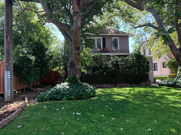 3rd image of 827 33rd St APT 5