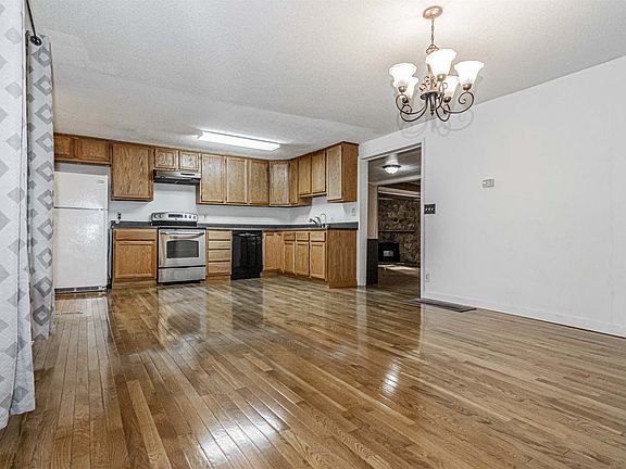 2nd image of 500 Cottage Ave