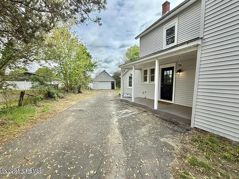 30 Maple Ave — Photo 3