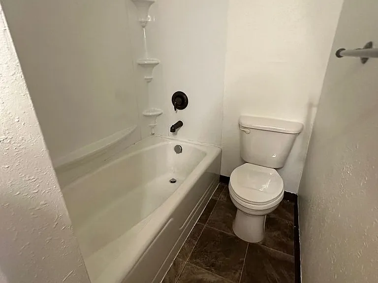 Yellowstone Apartments — Photo 9