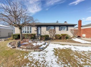 32301 Parker Cir, Warren, MI 48088