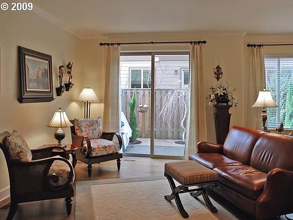 Cozy great room w/Fireplace