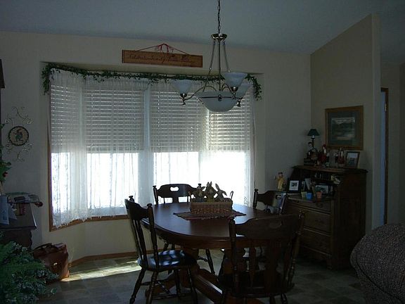 4th image of 39309 E Union Dr