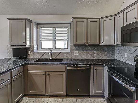 4th image of 16616 Josephine St
