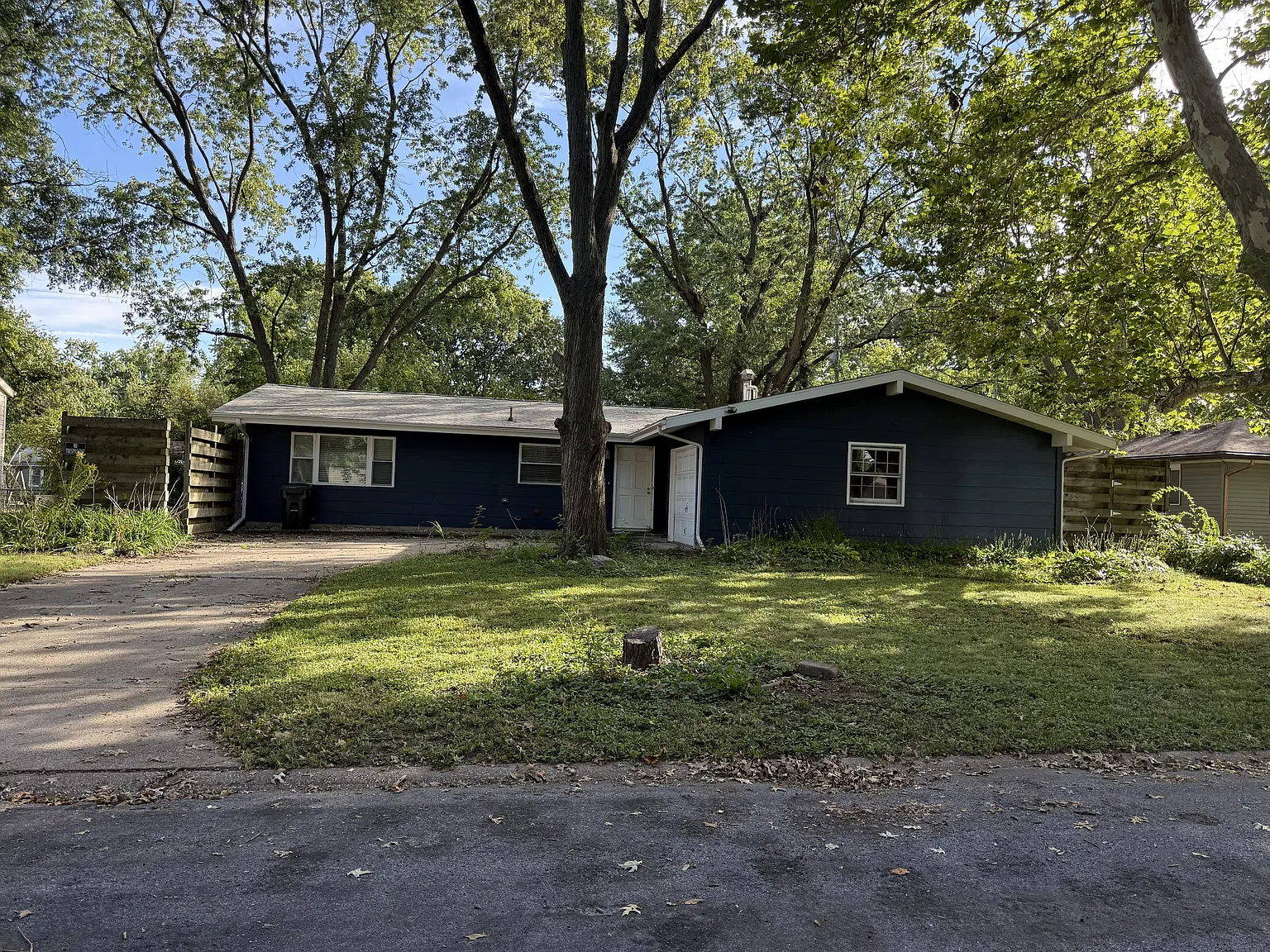 3 bed, 1250 sqft, $1,650 — Photo 1