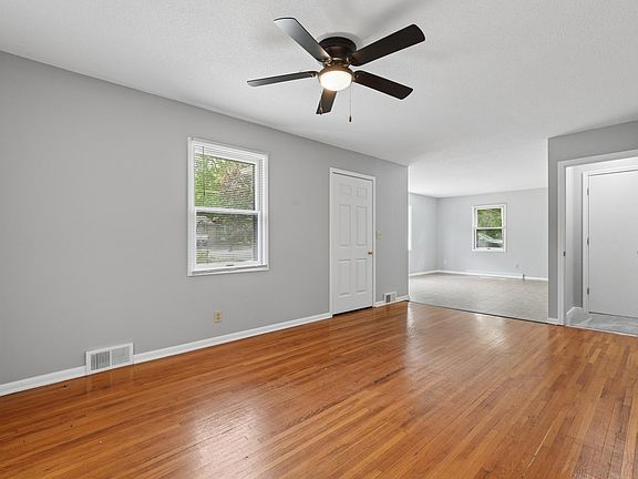 5th image of 235 Horsmann Ave