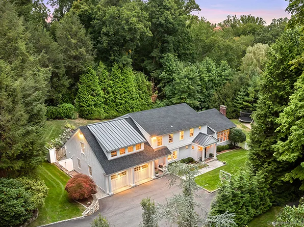 28 Pequot Trail, Westport, CT 06880
