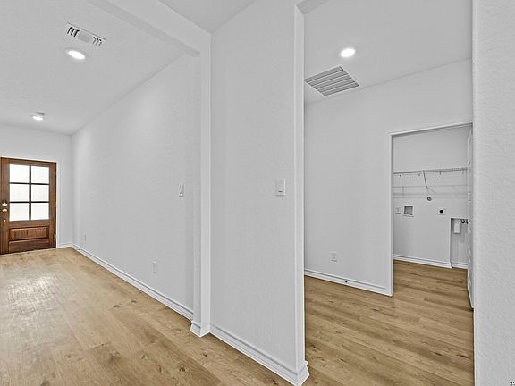 5th image of 438 Nightingale Ave