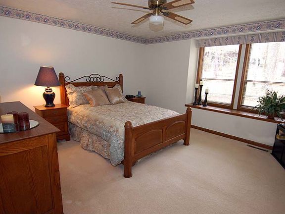 Spacious owner's suite features great window & views & roomy bath!