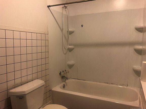 4th image of 520 N Florence Ave