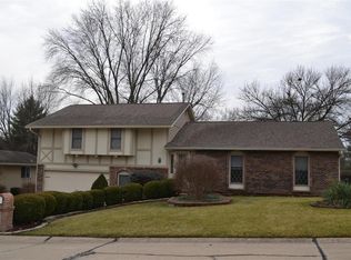 17 Foxwood Ct, Saint Charles, MO 63304