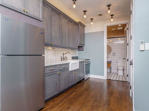 2nd image of 61 Metropolitan Ave #611