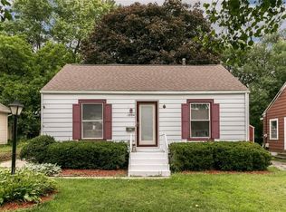 1004 23rd St SE, Cedar Rapids, IA 52403