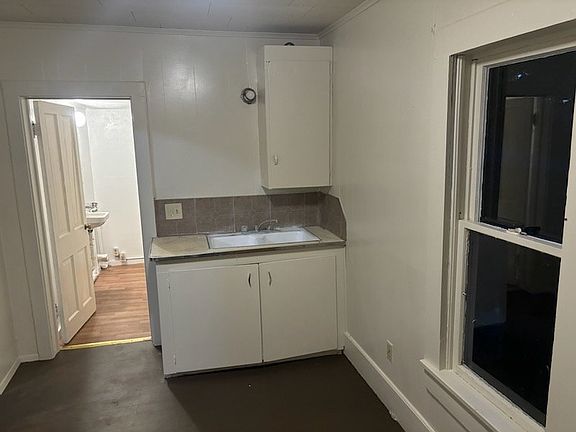 4th image of 209 N 8th St