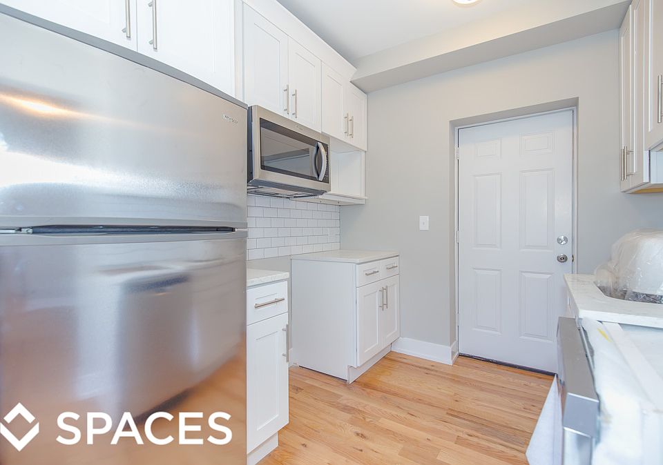 1st image of 820 W Cuyler Ave #824321