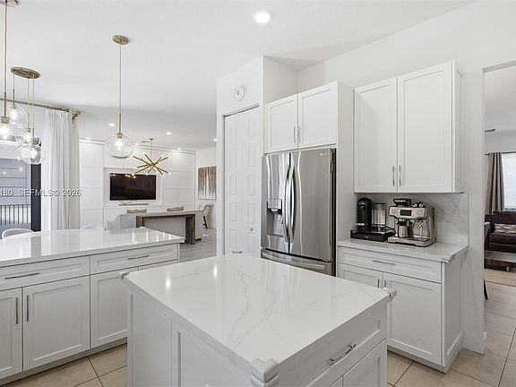 3rd image of 10870 Windward St