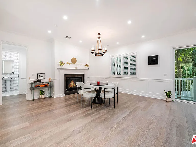 4222 Woodman Ave — Photo 10
