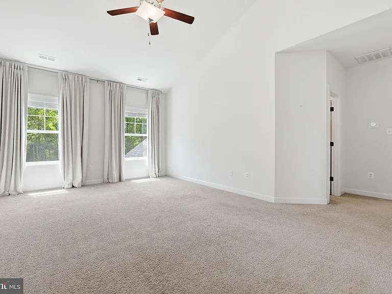 301 Kingdom Dr — Photo 64