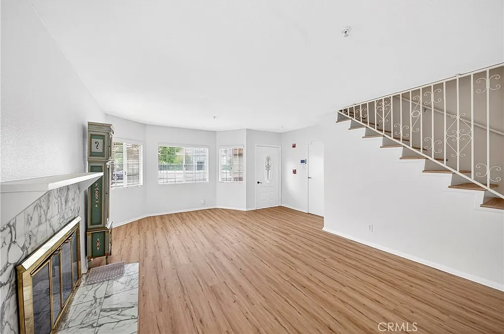 9 bed, 3690 sqft, $9,500 — Photo 3