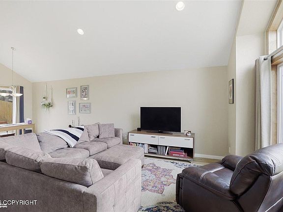 4th image of 2500 Sebring Cir