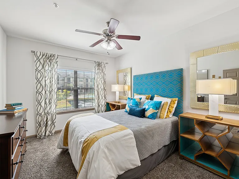 West Creek Apartments — Photo 9