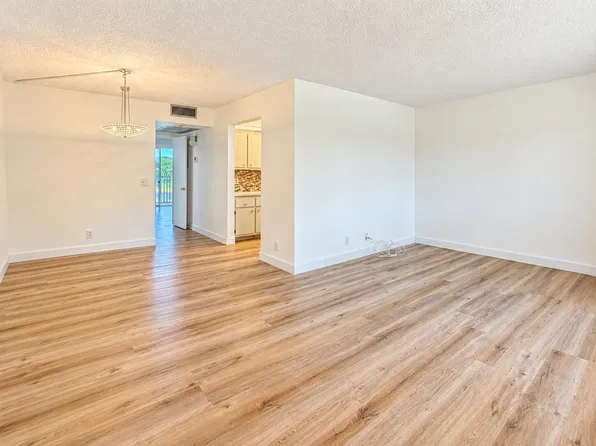 101 SW 132nd Way APT 305J, Pembroke Pines, FL 33027