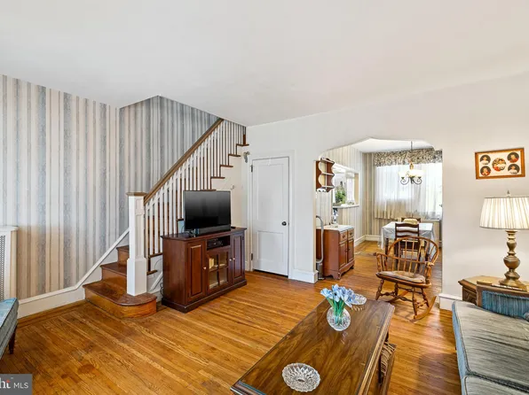 7812 Cottage St, Philadelphia, PA 19136