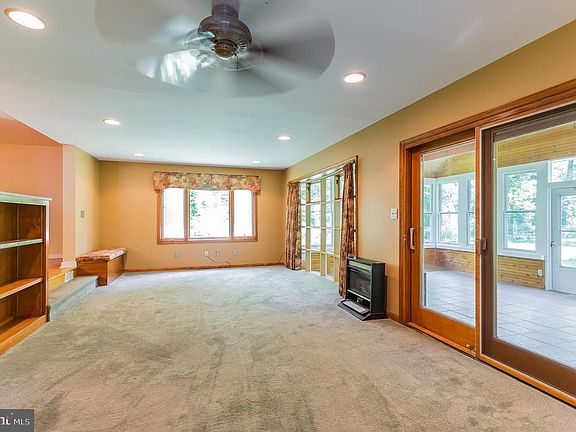 3rd image of 25 Cobblestone Dr