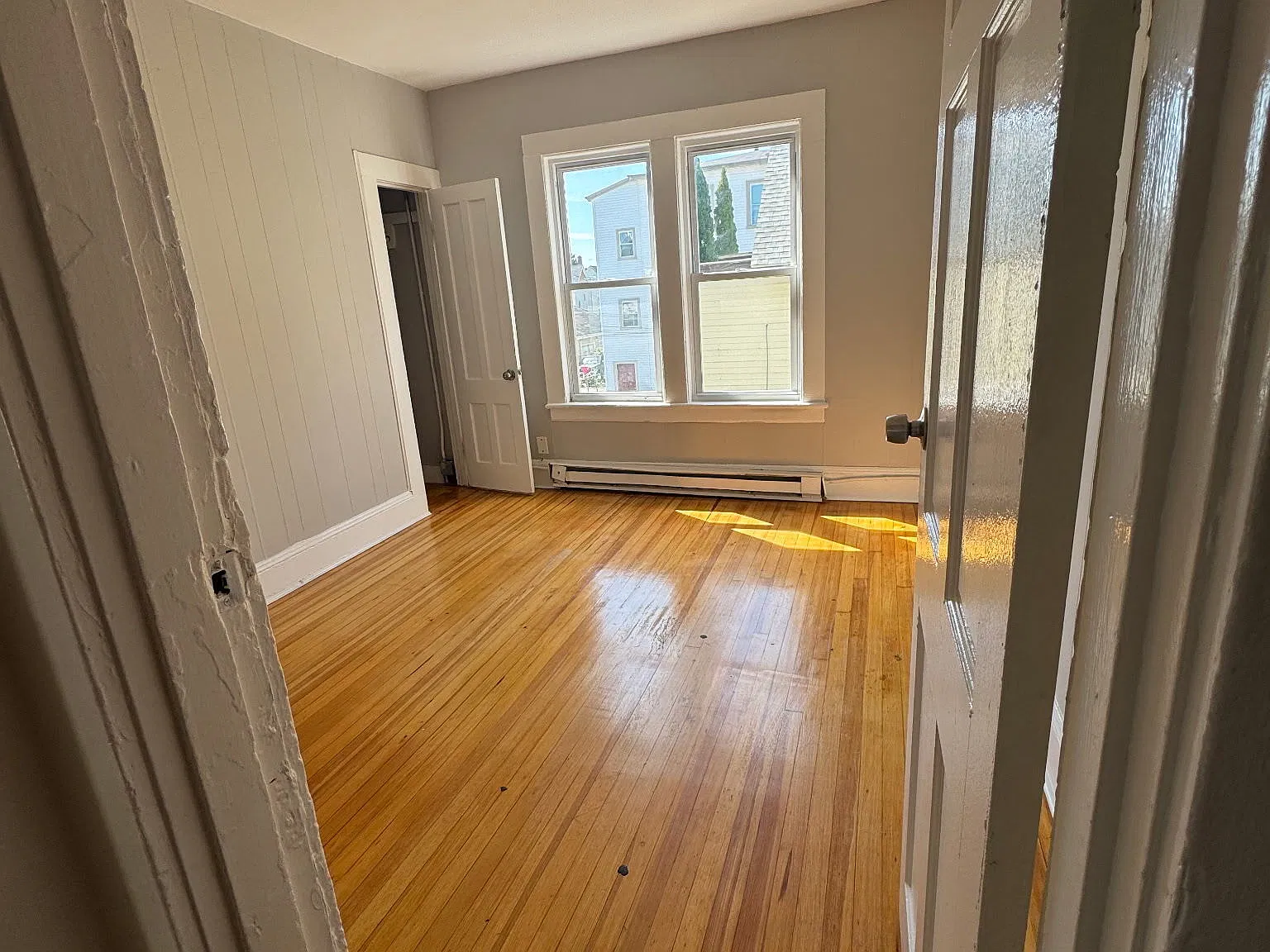 3 bed, 1.0 bath, 3444 sqft, $1,750 — Photo 3