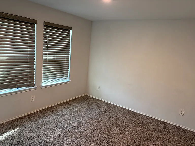 103 Pecos Dr — Photo 10