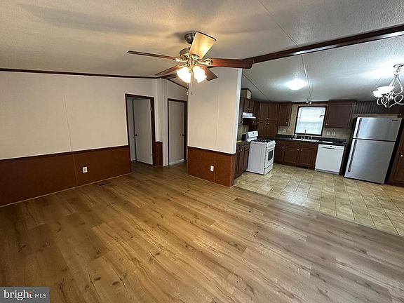 3rd image of 16 Hazel Cir