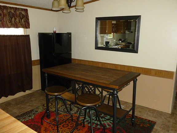 5th image of 163 Wilkins Court Dr
