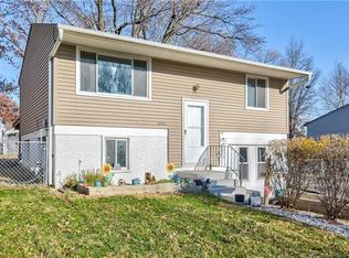 18202 E Lexington Rd, Independence, MO 64058