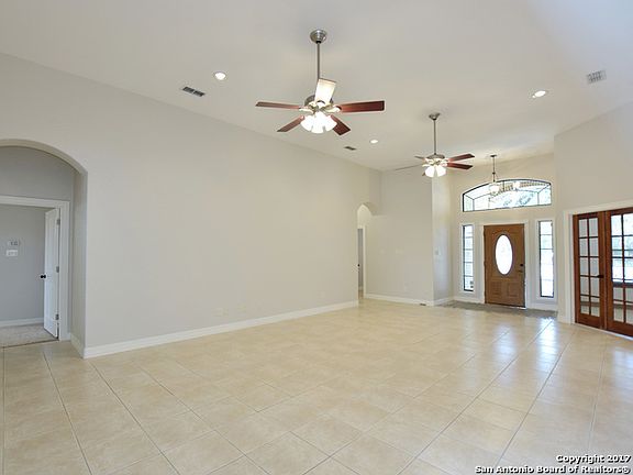 5th image of 917 Misty Water Ln