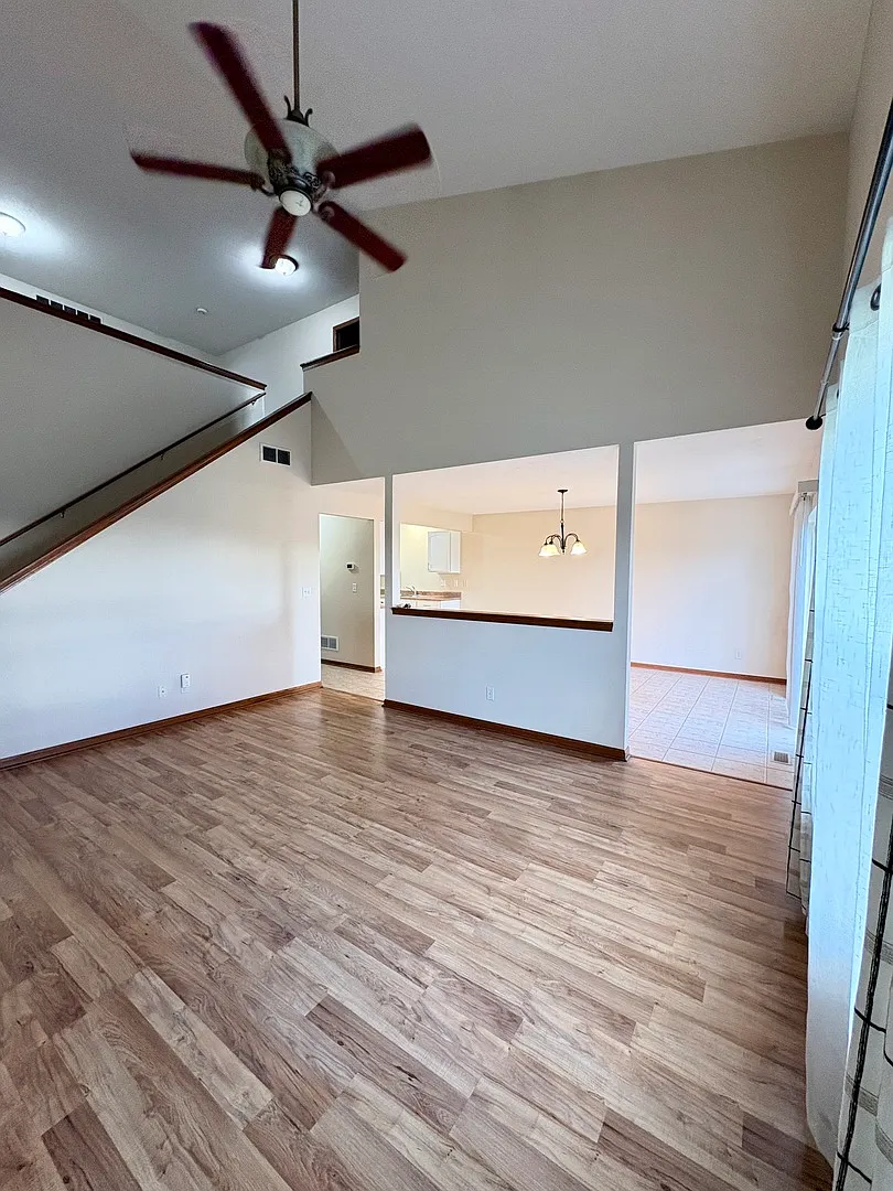 2 bed, 2.5 bath, 1747 sqft, $2,200 — Photo 3