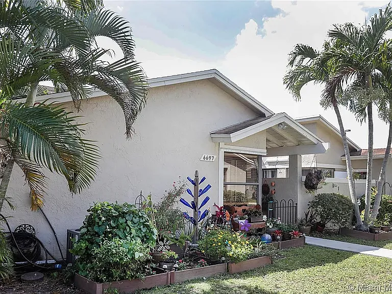 6697 SW 152nd Pl — Photo 2