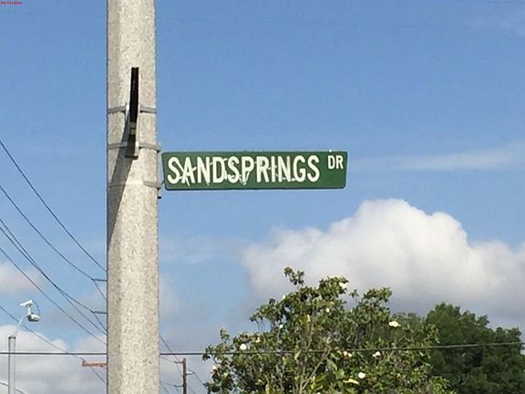 5th image of 608 Sandsprings Dr