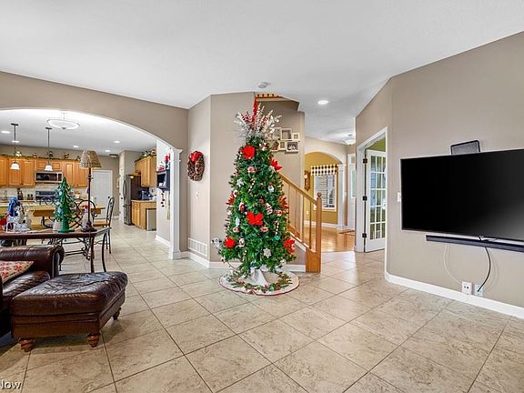 5th image of 4807 Fox Run Dr